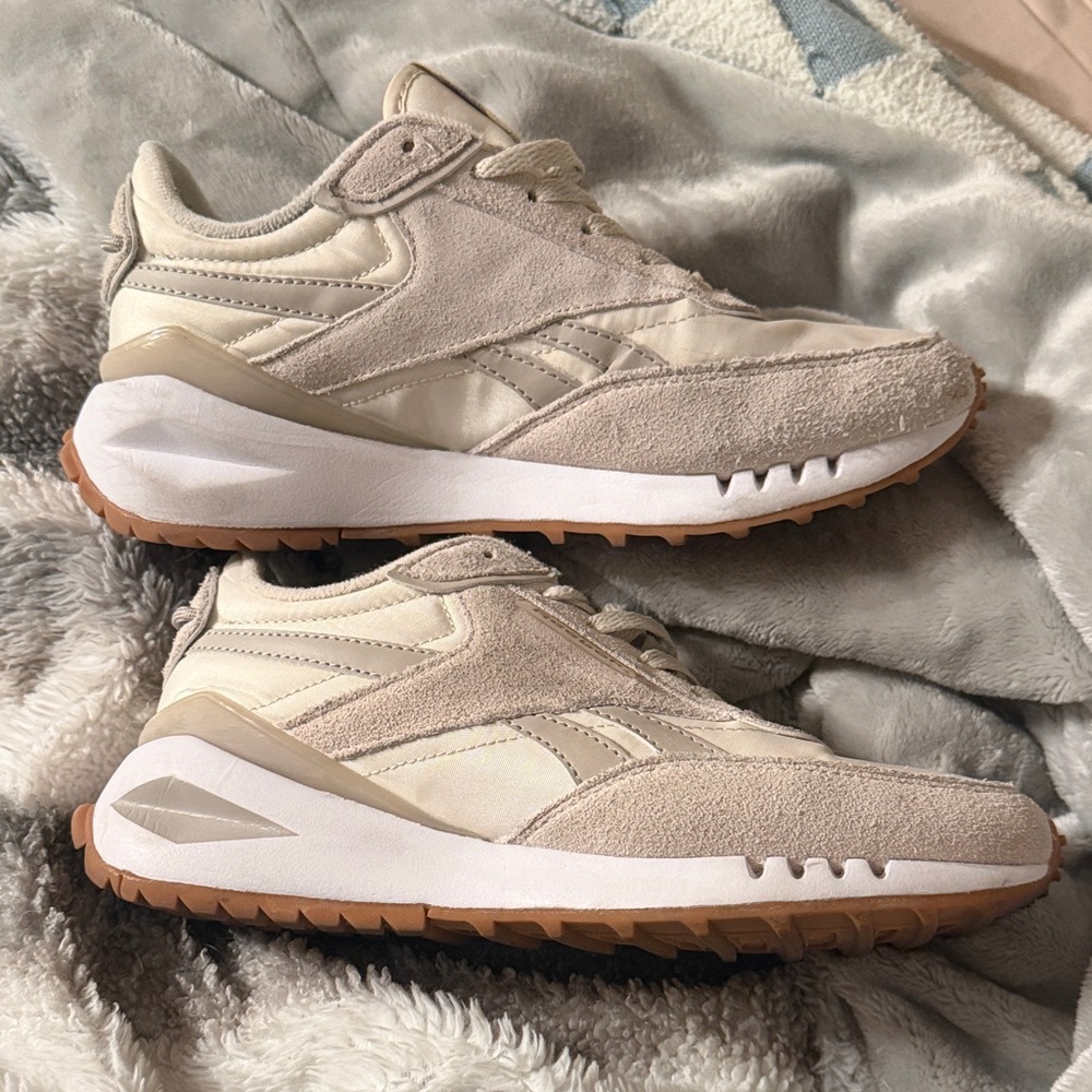 Reebok Women's Beige and White Sneakers